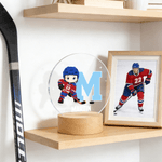 Veilleuse LED personnalisée avec initiales du nom et base en bois pour joueur de hockey sur glace Cadeau d'anniversaire pour les amoureux des joueurs de hockey