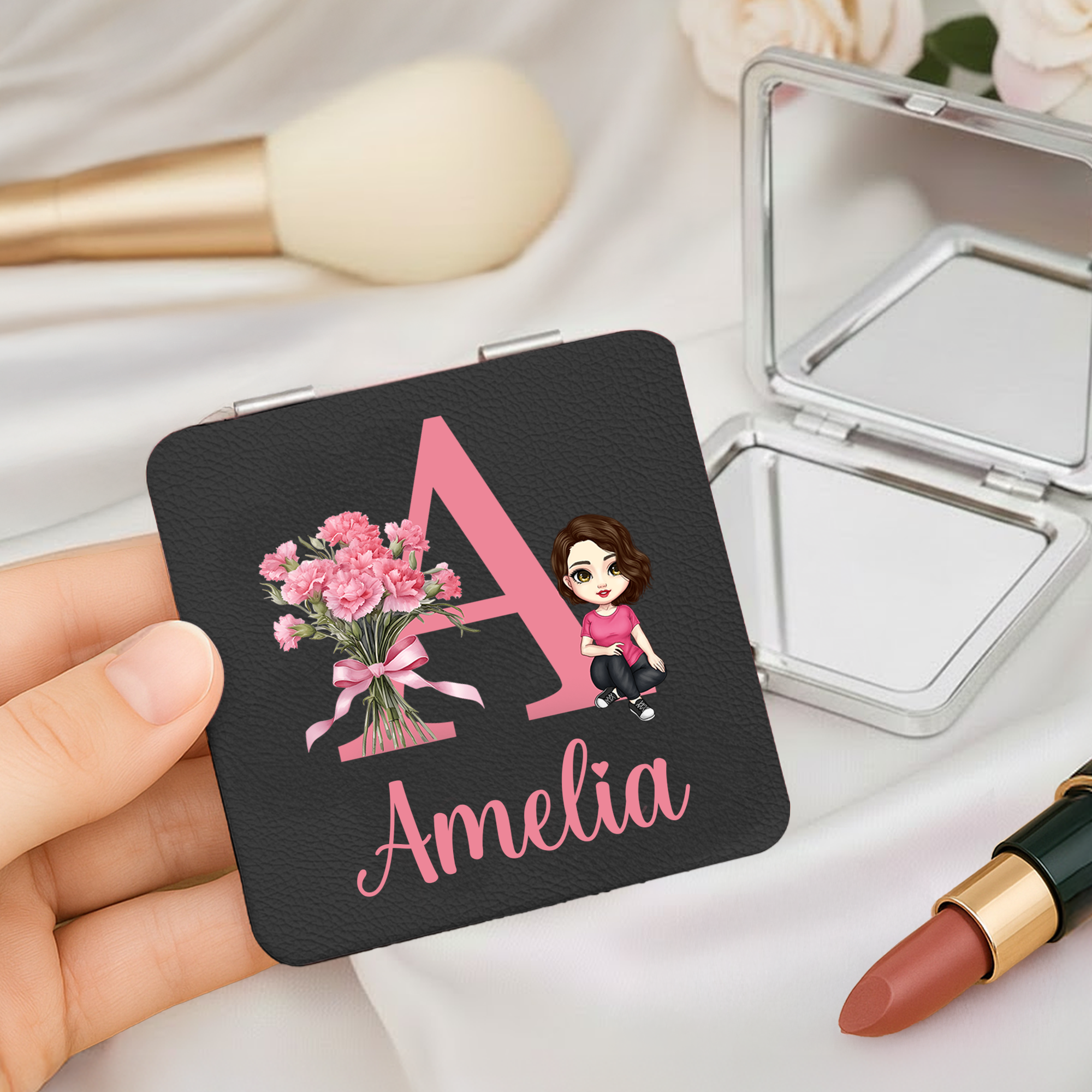 Miroir de maquillage carré en cuir rond avec coeur, personnalisé par une fleur de naissance et un personnage de dessin animé, avec nom, cadeau d'anniversaire pour les femmes.