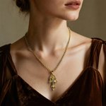 Collier personnalisé en zircon avec nom, dagues en rose, bijoux vintage esthétiques, cadeau d'anniversaire pour les amateurs de style médiéval, filles gothiques.