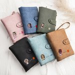 Personalisierte Mode Cartoon Mädchen Geburt Blume PU Leder Name Brieftasche mit Kartenschlitzen und Handgelenkband Geburtstag Geschenk für Mädchen Frauen