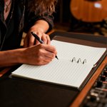 Journal lyrique personnalisé en cuir PU avec texte Cadeau d'anniversaire essentiel pour les musiciens