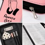 Gepersonaliseerde Biddende Handen PU Leren Bijbelhoes met Naam en Titel Verjaardag Doopcadeau voor Christenen