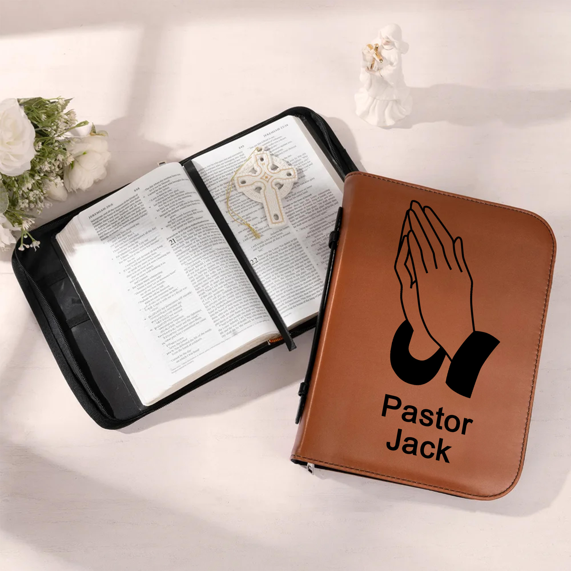 Couverture de la Bible en cuir PU avec nom et titre Cadeau d'anniversaire et de baptême pour les chrétiens