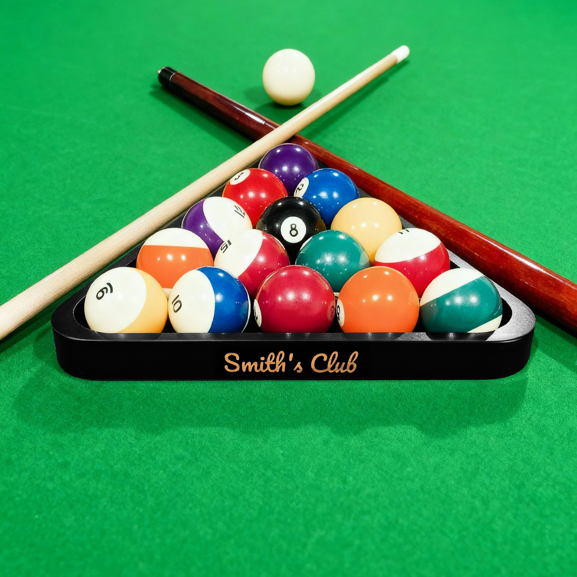 Porte triangle de billard en bois personnalisé avec texte gravé au laser Salle de billard Club Fournitures de billard Cadeau d'anniversaire pour les amateurs de billard