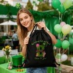 Borsa personalizzata in stile irlandese Shamrock Doodle iniziale con coulisse e nome Festa di San Patrizio Regalo per la famiglia