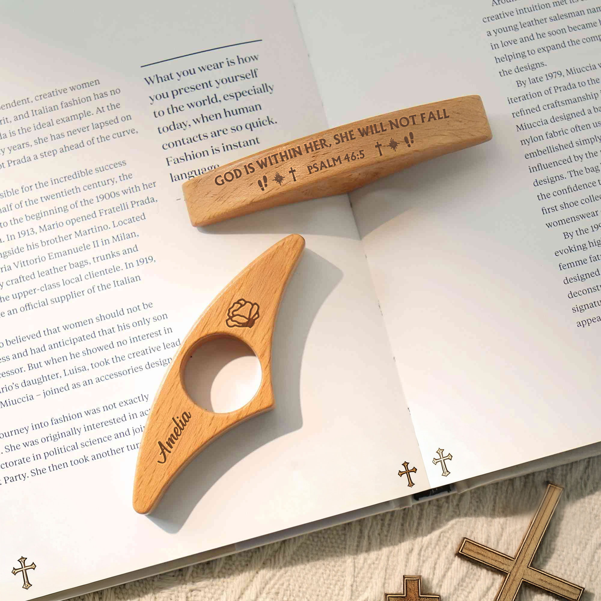 Livre à pouce en bois avec texte gravé Accessoires de livres Cadeau d'anniversaire pour un rat de bibliothèque chrétien