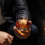 Gepersonaliseerde gouden badge initiële naam 10 oz Rock Whiskey glas ouderwetse verjaardagscadeau voor man barman whiskey liefhebber