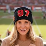 Personalisierte Multi-Color Football Mom gestrickt Beanie mit Spieler Nummer Winter Accessoire Geburtstagsgeschenk für Fußball Mütter Fußballspieler