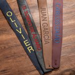 Correa de guitarra ajustable personalizada de cuero con nombre bordado accesorios de música regalo de cumpleaños para guitarristas y músicos