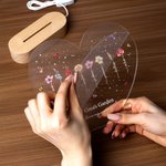 Veilleuse LED en Forme de Cœur Personnalisée avec 1 à 12 Fleurs de Naissance Noms Titre et Texte Cadeau Fête des Mères pour Maman Grand-Mère