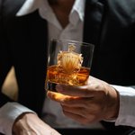 Personalisiertes 300ml Whiskey-Glas im Goldenen Wappen-Design mit Namen und Initiale Vatertag Weihnachten Geschenk für Herren Papa Whisky-Liebhaber