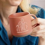 Taza de cerámica de 12 oz con asa y nombre Personalizada con foto de pareja estilo Line Art Regalo de aniversario de San Valentín para pareja