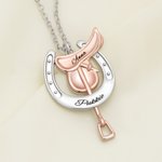 Gepersonaliseerde Naam Ketting met Hoefijzer- en Zadelontwerp Fijne Sieraden Verjaardag- en Jubileumcadeau voor Paardenbezitters Paardenliefhebbers