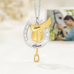 Gepersonaliseerde Naam Ketting met Hoefijzer- en Zadelontwerp Fijne Sieraden Verjaardag- en Jubileumcadeau voor Paardenbezitters Paardenliefhebbers