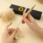 Personalisiertes Holz-Häkelset mit 2 Häkelnadeln Geschenk-Box und Text-Gravur Muttertag Weihnachten Geschenk für Mama Oma Häkelliebhaber