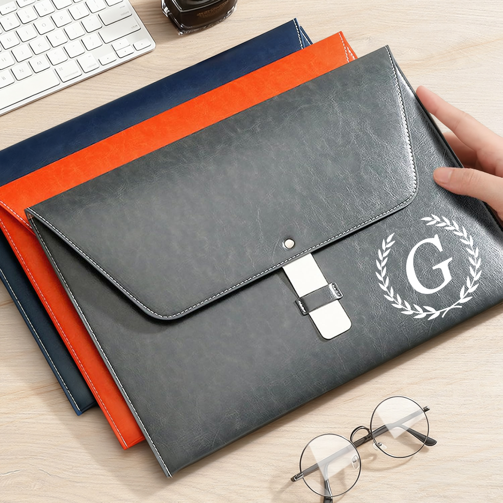 Dossier en cuir PU imperméable avec initiale et nom Accessoire de bureau Cadeau de voyage d'affaires pour les travailleurs Collègues