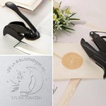 Tampon de Gaufrage Personnalisé avec Nom et Motif Chien ou Chat Style Lune et Étoiles Poignée Noire Cadeau Anniversaire pour Amateur de Lecture