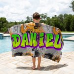 Personoitu graffitityylinen ylisuuri rantapyyhe nimellä täydellinen syntymäpäivälahja lapsille ja perheelle