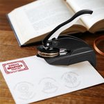 Gepersonaliseerd Vintage Traditioneel Magisch Grappig Patroon Roestvrij Staal Zwart Embossing Machine met Tekst Verjaardagsgeschenk voor Vrienden Schrijvers