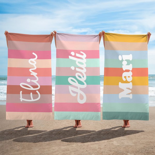 Personoitu värikäs raidallinen nopeasti kuivuva rantapyyhe täydellinen lahja perheelle ja ystäville