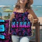 Personoitu graffitityylinen ylisuuri rantapyyhe nimellä täydellinen syntymäpäivälahja lapsille ja perheelle