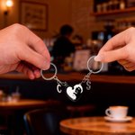 Personalisierte herzförmige schwarze Katze weiße Katze Tag Schlüsselanhänger mit anfänglichen täglichen Gebrauch Valentinstag Jahrestag Geschenk für Katzenliebhaber Freundin Freund