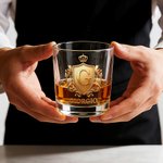 Bicchiere da whisky personalizzato in vetro da 295 ml con iniziale nome e distintivo dorato regalo di compleanno per uomini o appassionati di whisky