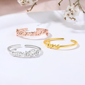Anello personalizzato in argento sterling aperto a cerchio in stile minimalista con 2-4 nomi Regalo di compleanno e anniversario per coppie di familiari