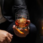 Vaso de whisky personalizado de vidrio de 295 ml con insignia dorada e inicial regalo de cumpleaños y ocasiones especiales para amantes del whisky