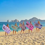 Personoitava raidallinen ruutukuosinen rantapyyhe cartoonhahmolla ylimitoitettu nopeasti kuivuva sopii syntymäpäivälahjaksi perheelle ja ystäville