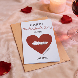 Biglietto a sorpresa personalizzato con nome e cognome, regalo di San Valentino a sorpresa interattivo per una coppia di amici.