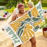 Toalla de playa personalizada multicolor de secado rápido con flores y nombre regalo de cumpleaños vacaciones de verano y fiesta para mujeres