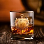 Personligt whiskyglas 295 ml med guldfärgat emblem och initialer herrpresent för whiskyälskare och bartenders