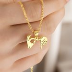 Collier émaillé personnalisé Six Sept Gestes avec nom et initiale Bijoux de style quotidien Cadeau d'anniversaire pour les adolescents de la génération Z