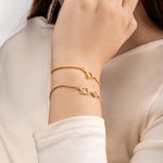 Personalisiertes Armband mit Doppelt Ineinandergreifenden Initialen und Geburtssteine Zarter Schmuck Geschenk zum Geburtstag Jahrestag für Damen