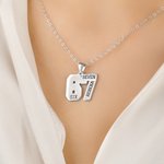 Collier émaillé personnalisé Six Sept Gestes avec nom et initiale Bijoux de style quotidien Cadeau d'anniversaire pour les adolescents de la génération Z