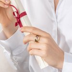 Anello di classe personalizzato con zircone cardiaco e testo inciso, regalo di laurea per diplomati e laureati