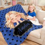 Lunares personalizados Chibi Dibujos animados Niña Multicolor Suave manta con nombre Decoración del hogar Regalo de cumpleaños para niña caucásica
