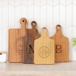 Henkilökohtainen puu kaiverrettu Monogrammed kääntyvä juusto Charcuterie leikkuulauta kahva Made in USA Housewarming häät lahja perheelle