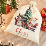 Personalisierte Weihnachtsmann Schneemann Weihnachtsbaum Drawstring Geschenkbeutel mit Namen und hölzernen Tag Weihnachtsgeschenk für Kinder