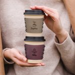 Personlig kaffekoppshylsa i läder med graverat namn Passar 10 oz - 20 oz koppar Daglig användning Jubileum Uppmuntrande present till kaffeälskare Arbetare