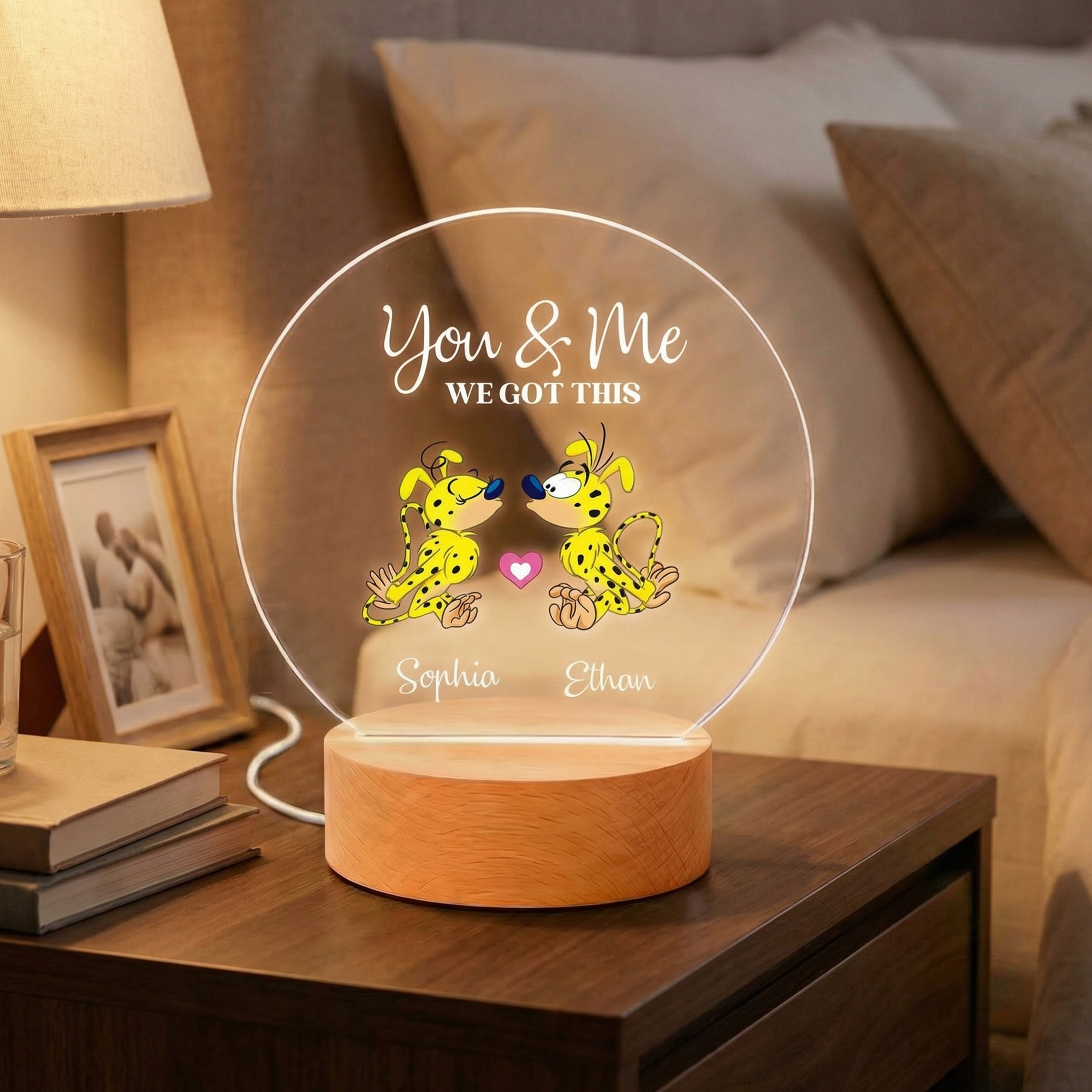 Veilleuse LED personnalisée avec noms et motifs Marsupilami - Cadeau de Saint-Valentin pour couple | Callie × Marsupilami®.