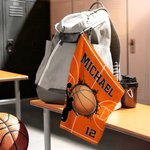 Toalla deportiva personalizada con silueta de personaje de béisbol fútbol con nombre, número y pinza para colgar Día del partido Regalo de cumpleaños para los amantes del deporte