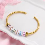 Personalisierte Muticolor Beaded Name Armreif Armband Zierlich Schmuck Geburtstag Jahrestag Geschenk für Frauen