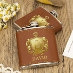 Personifierad Retro Crown Badge Design 6 oz rostfritt stål spritflaska med 3D-effekt Initial och namn Alla hjärtans dag Födelsedagspresent till make