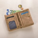 Portafoglio personalizzato con nome, personaggio animato e fiore di nascita in stile vintage - Regalo per compleanni e matrimoni per donne o ragazze