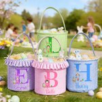 Gepersonaliseerde schattige cartoon Bunny Suit karakter geruite paasmand met initiaal en naam paaseieren jacht paascadeau voor jongens meisjes