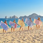 Personoitu rantapyyhe pehmeästä mikrokuitukankaasta kukkakuosilla ja nimellä täydellinen matkailu syntymäpäivä tai kesälahja naisille