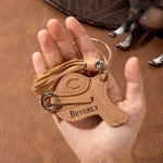 Personalisierte Sattel Design PU Leder Tasche Charme Ornament mit Namen und Quaste Reiten Geburtstagsgeschenk für Pferdeliebhaber