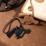 Personalisierte Sattel Design PU Leder Tasche Charme Ornament mit Namen und Quaste Reiten Geburtstagsgeschenk für Pferdeliebhaber